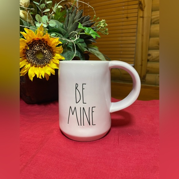 Rae Dunn BE MINE Valentine Mug - Picture 1 of 1